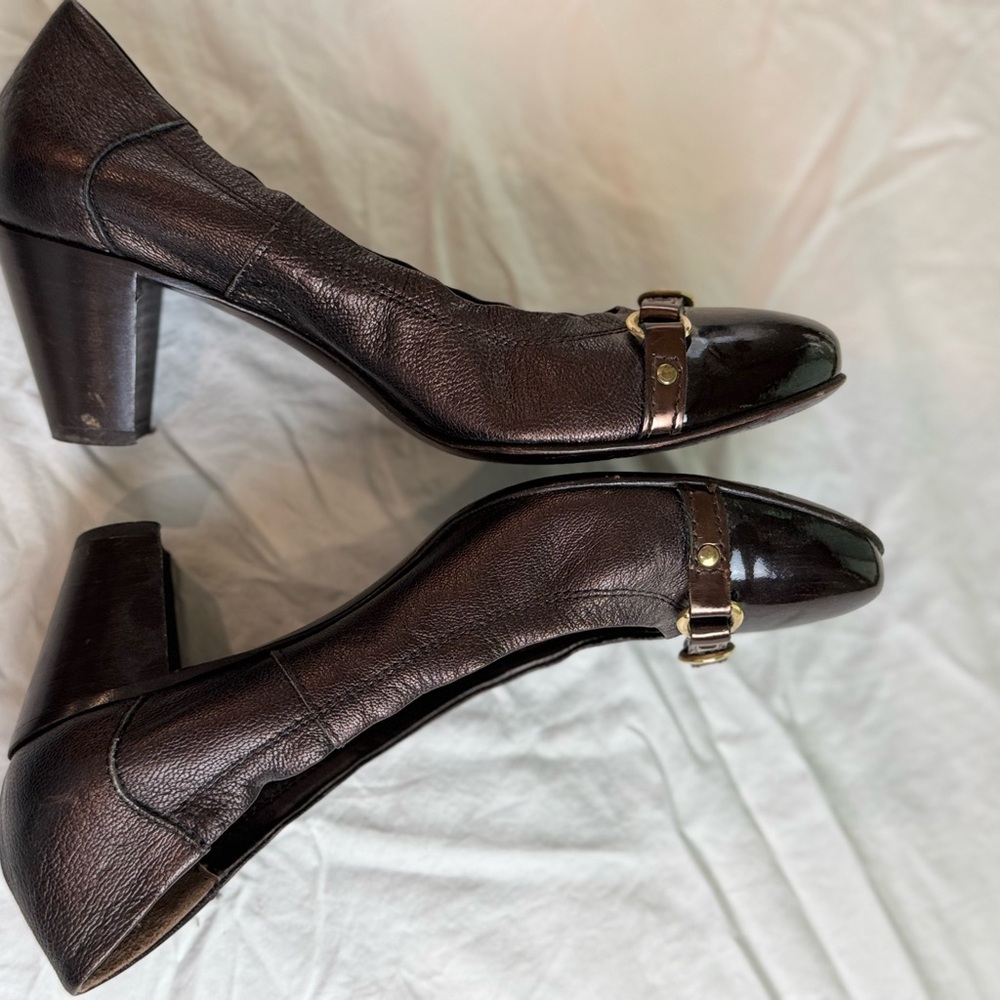 AGL Chocolate Brown Heels with Patent Leather Tip - Picture 3 of 7